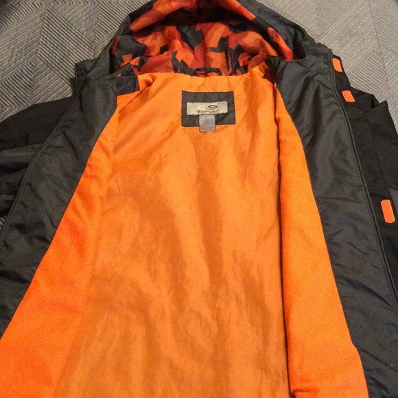 Black and gray Champion windbreaker coat for boys. Size large - Picture 3 of 8